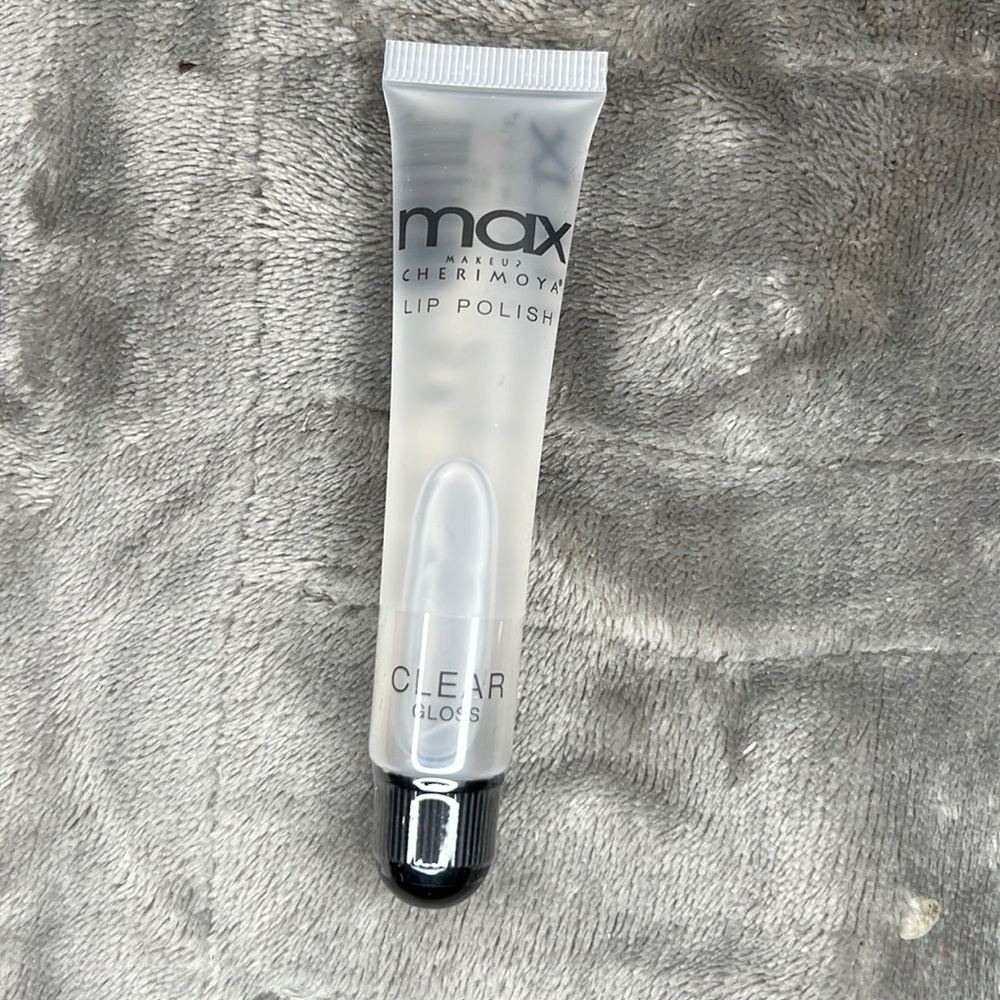 Clear lip gloss 😍